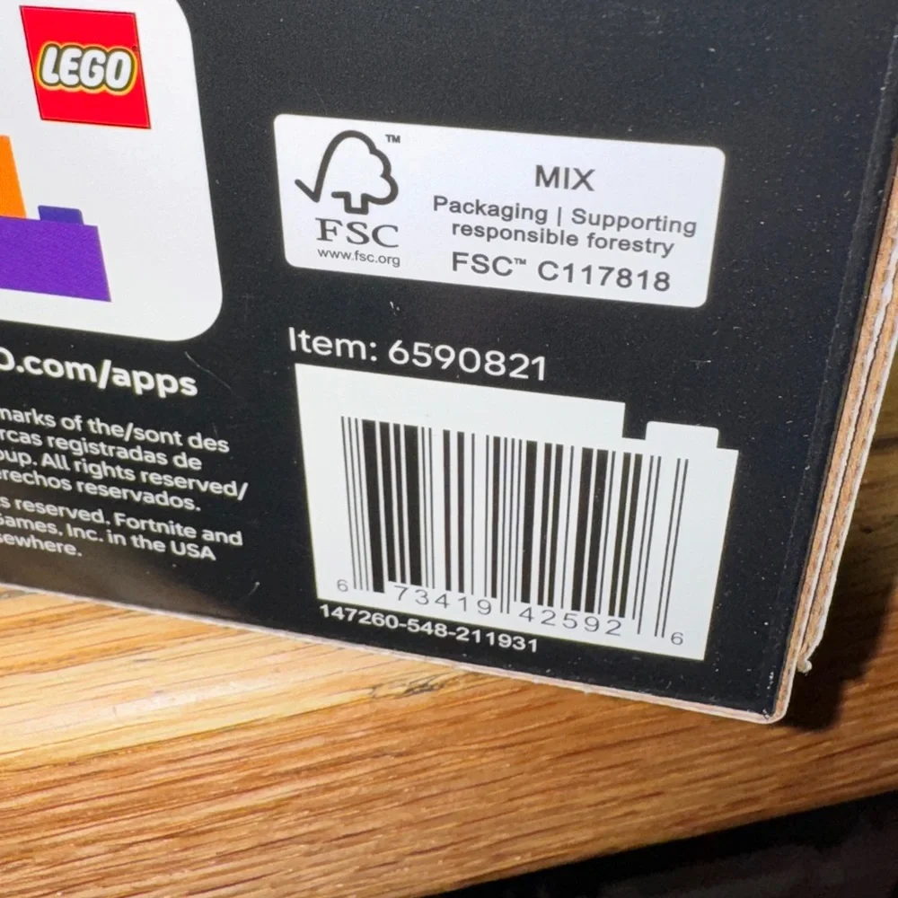 New Sealed LEGO Fortnite 40910 Beef Boss & Skye Brickheadz VIP Insiders Set NIB! - Picture 3 of 3